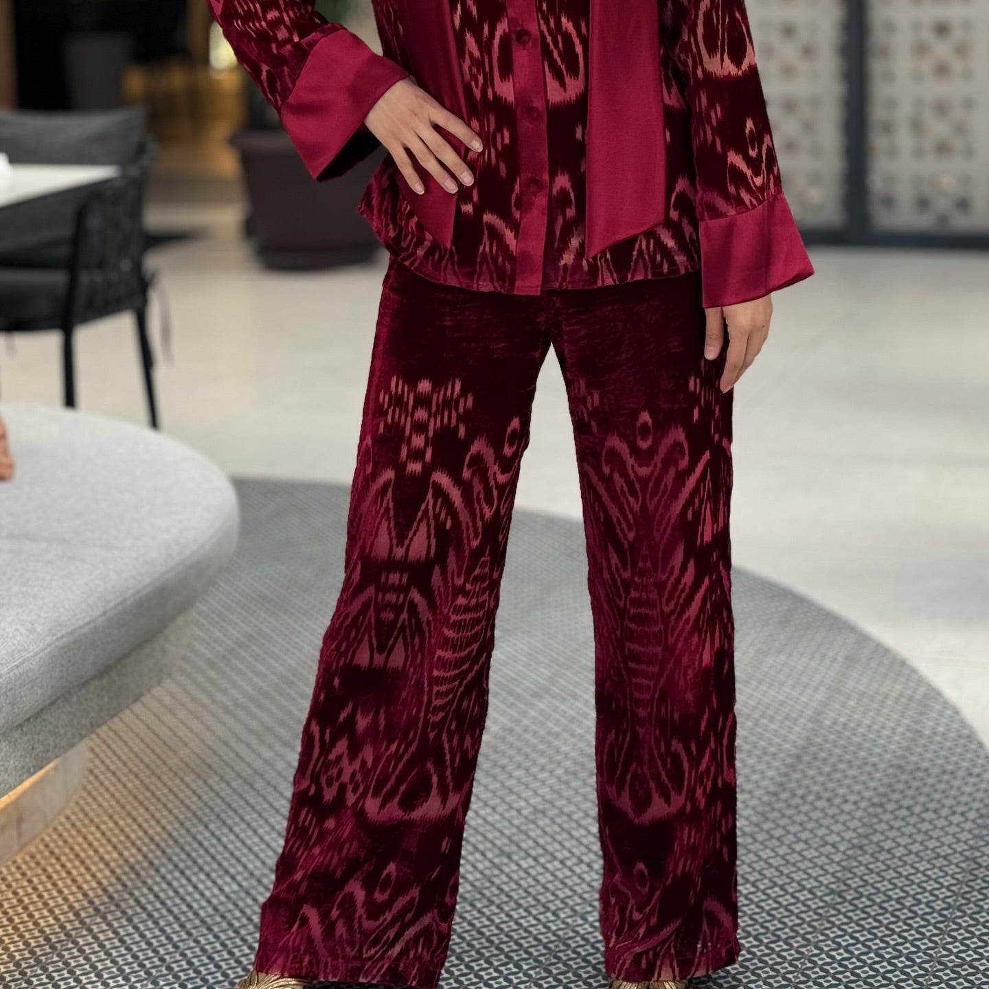 Velvet abaya detail